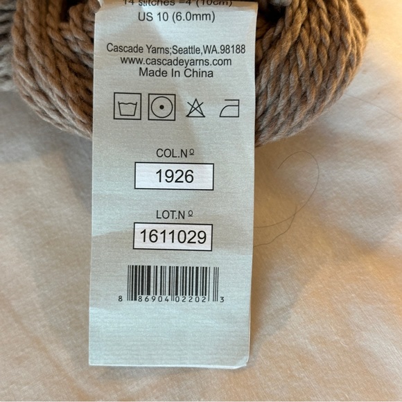 Cascade Yarns 100% Superwash Merino Wool, Tan - Picture 4 of 4
